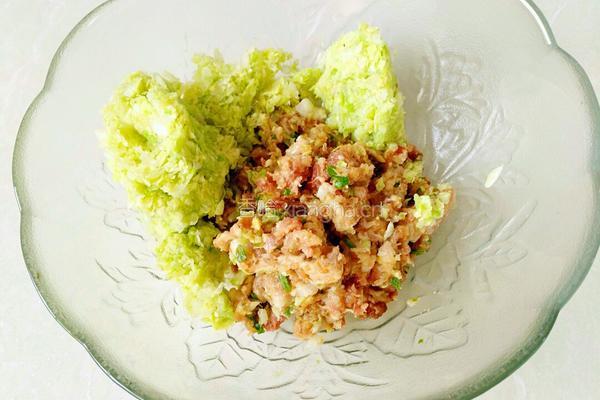 白菜猪肉馅饺子的做法图解6