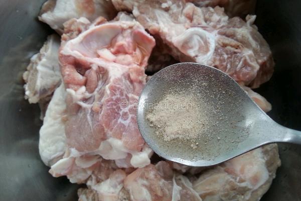 黄豆酱香大骨头的做法图解2