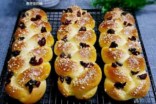 蔓越莓干酥粒辫子面包的做法图解12