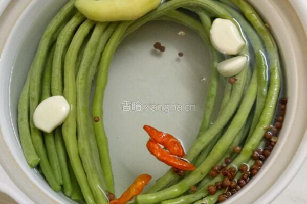 自制酸豆角的做法图解3