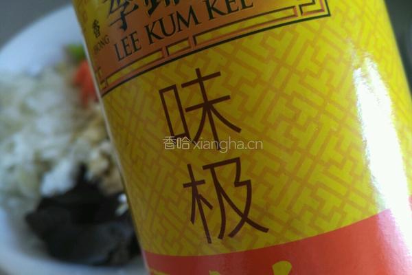 炝拌西兰花黑木耳的做法图解5