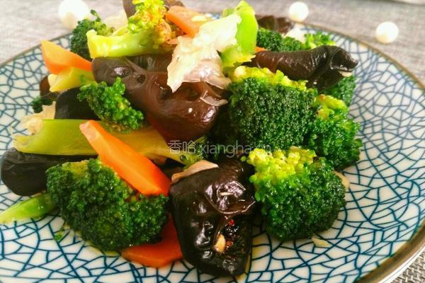 炝拌西兰花黑木耳的做法图解12