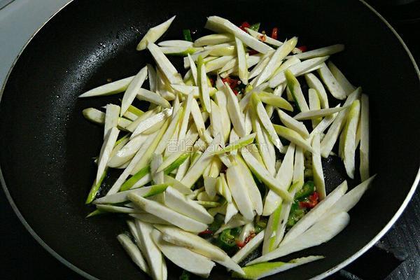 辣炒茭白的做法图解3