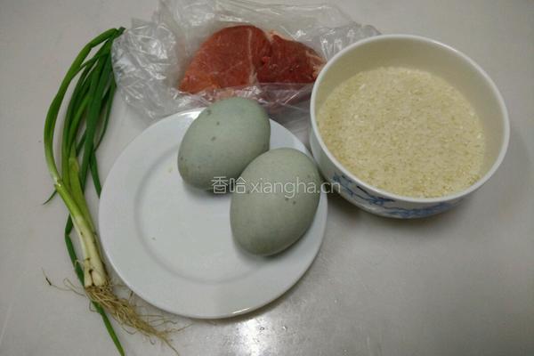 皮蛋肉末粥的做法图解1