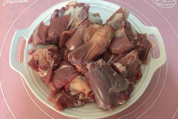 羊腿炖萝卜的做法图解2