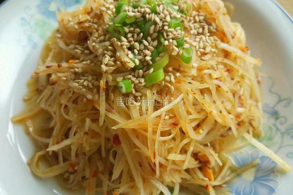 凉拌酸辣土豆丝的做法图解3