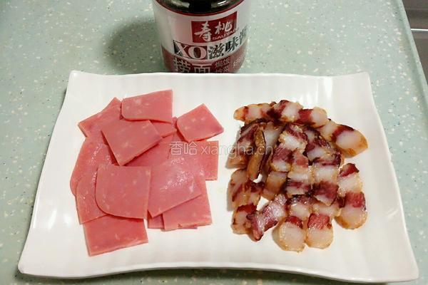 腊肉火腿炒菜椒的做法图解1