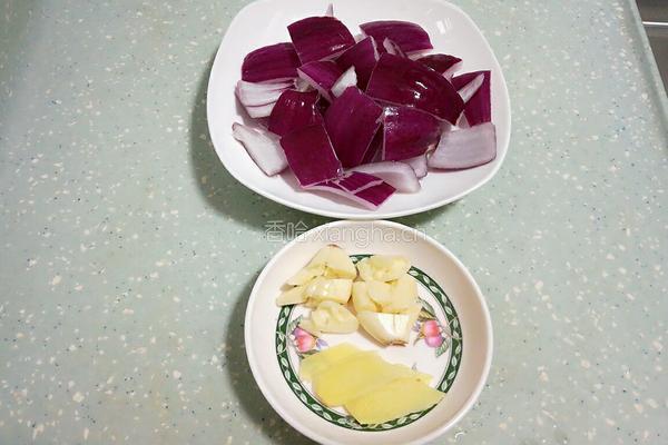 腊肉火腿炒菜椒的做法图解3