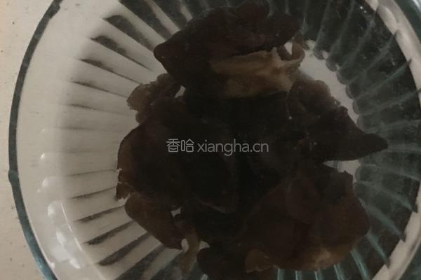 青椒炒龙利片的做法图解1