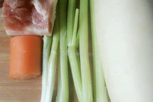 萝卜肉卷的做法图解1