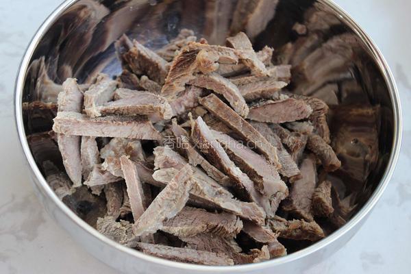 干煸牛肉条的做法图解2