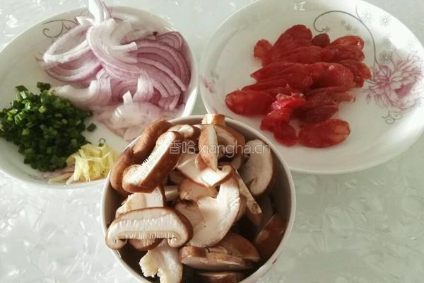 腊肠石锅拌饭的做法图解3