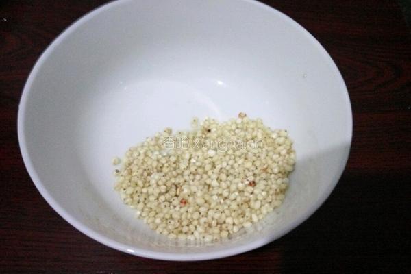 红枣高粱小米粥的做法图解1