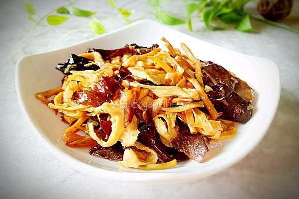 黄花菜腐竹炒木耳的做法图解9