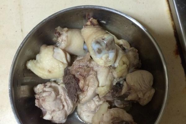 圆椒炒鸡腿的做法图解1