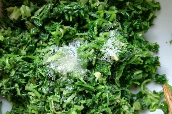 荠菜肉末塞油面筋的做法图解1