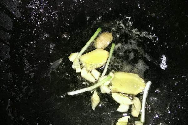 野生鲫鱼汤的做法图解4