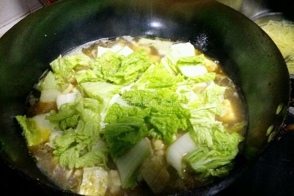 豆腐炖白菜的做法图解2
