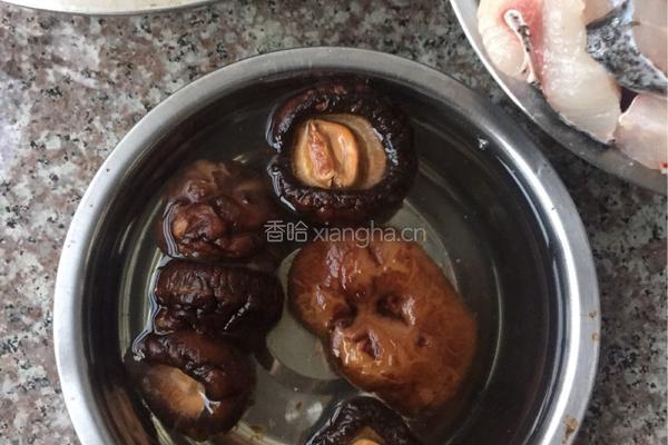 豆腐炖鱼的做法图解3