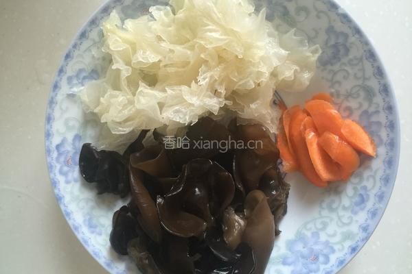 凉拌双耳的做法图解1