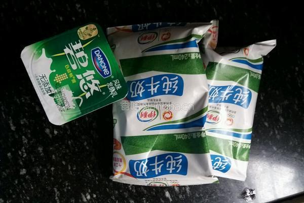 老酸奶的做法图解1