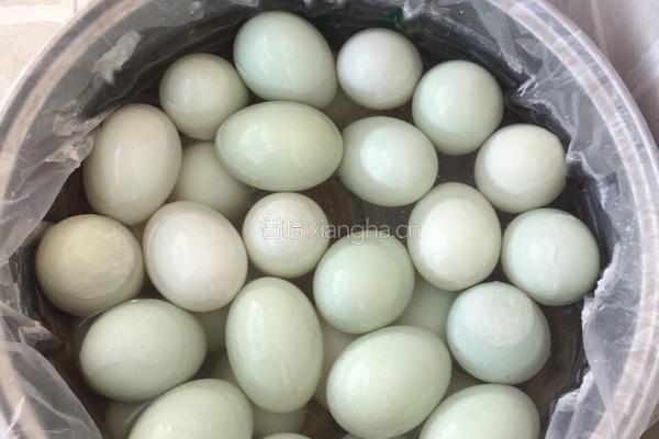 ‍东北咸鸭蛋腌制 