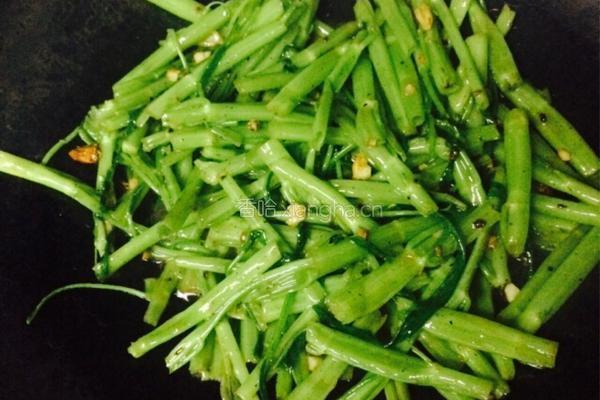 空心菜杆炒辣椒的做法图解4