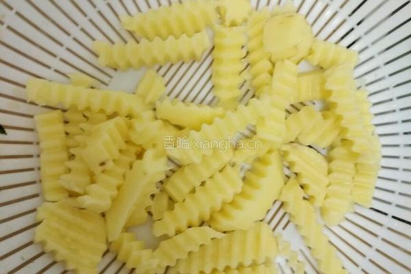 土豆焖排骨的做法图解1