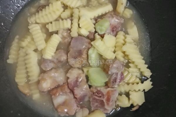 土豆焖排骨的做法图解6