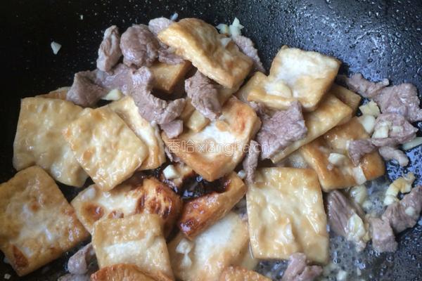 豆腐炒肉的做法图解5