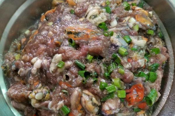 四味饺子(玉米鱿鱼淡菜芹菜)的做法图解4