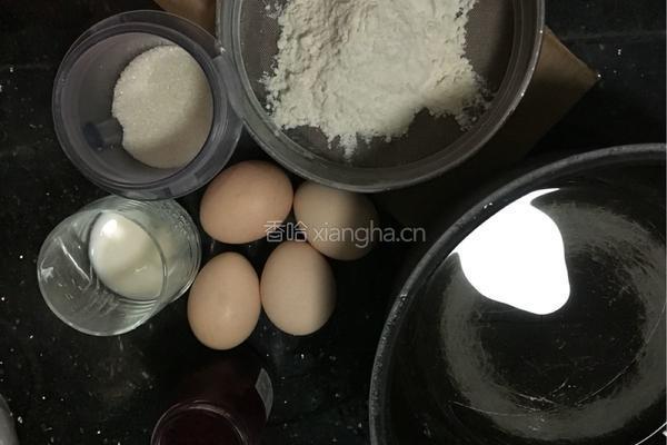火龙果蛋糕卷的做法图解1