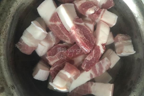 红烧肉炖白菜粉条的做法图解3