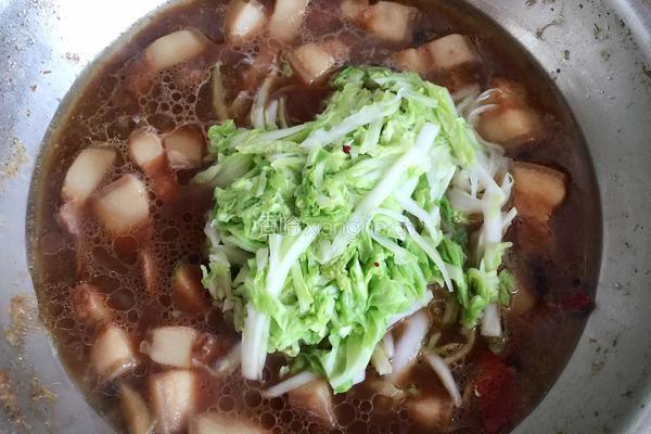 红烧肉炖白菜粉条的做法图解11