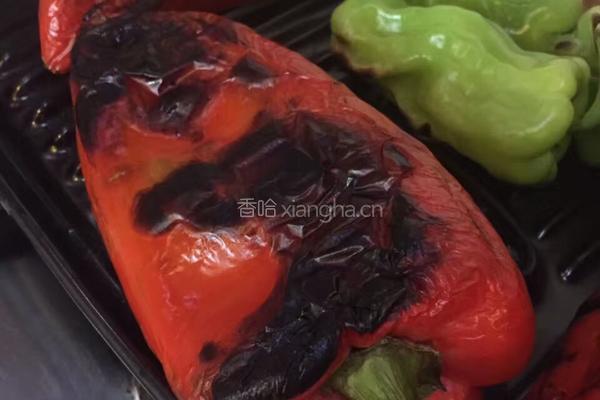 凉拌烤辣椒的做法图解2