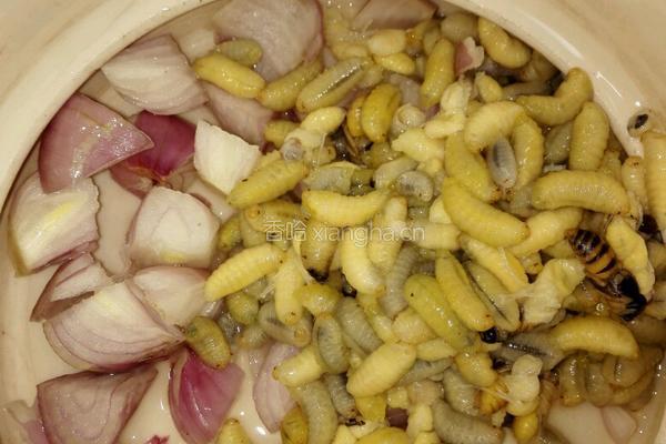 隔水蒸蜂蛹饭的做法图解3