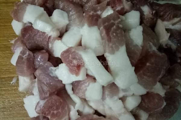 大蒜小炒肉的做法图解1