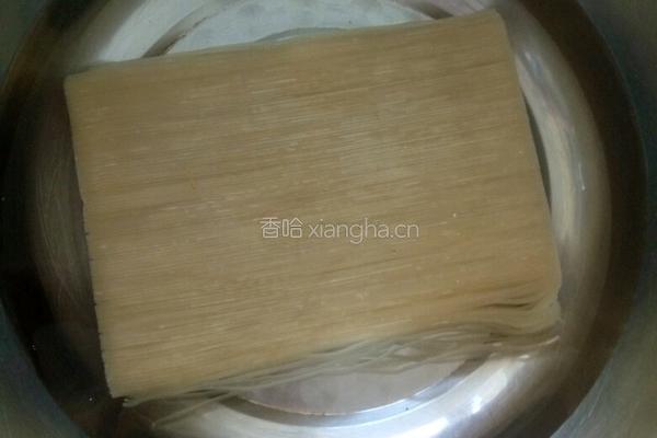 家庭版烤冷面的做法图解1