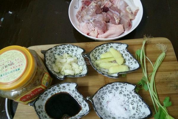 高压锅鸡肉的做法图解2