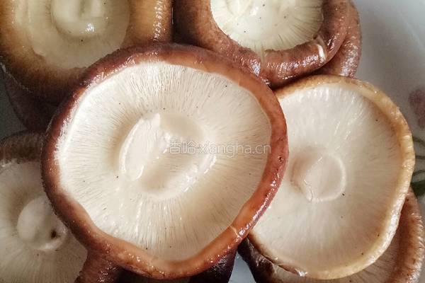 香菇酿肉的做法图解1