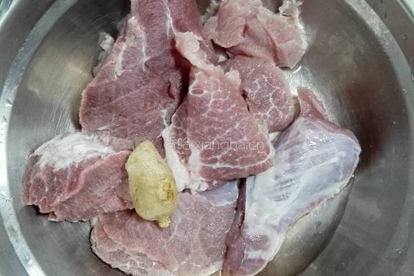大白菜香菇猪肉饺子的做法图解3