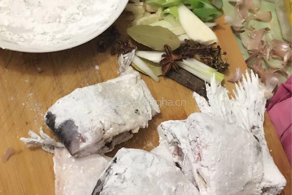 红烧白鲢鱼的做法图解3