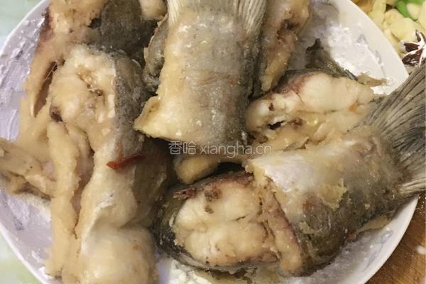 红烧白鲢鱼的做法图解5