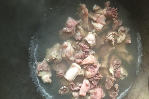 土豆焖牛腩的做法图解2