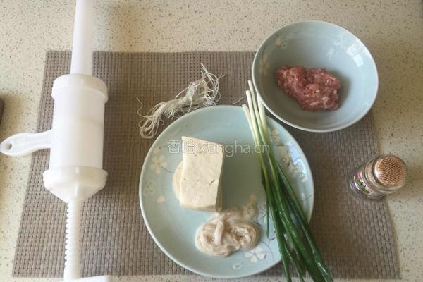 豆腐肉末香肠的做法图解1
