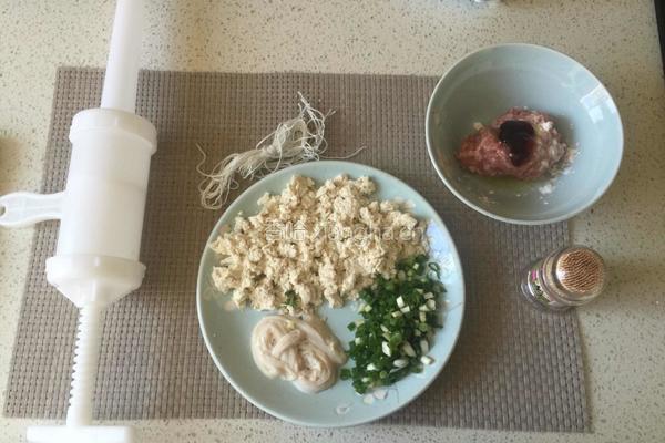 豆腐肉末香肠的做法图解2
