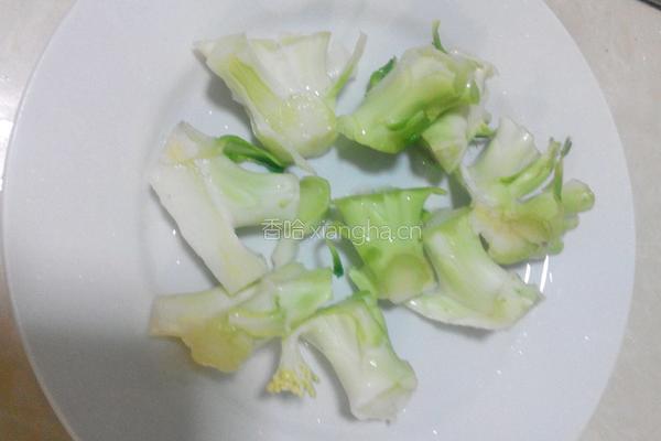 藤椒西兰花根茎的做法图解1