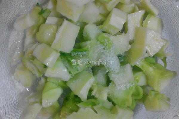 藤椒西兰花根茎的做法图解2