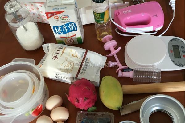 火龙果蛋糕卷的做法图解1