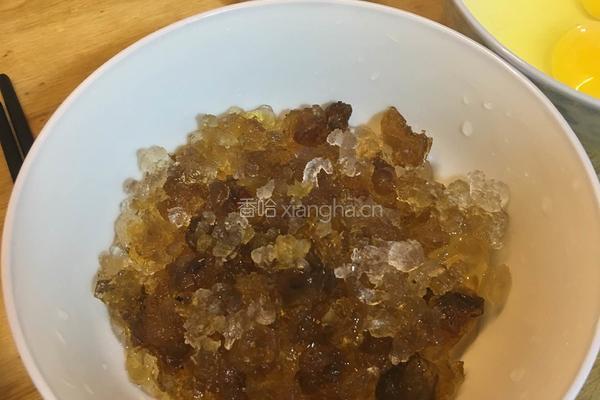 桃胶蛋花汤水的做法图解2